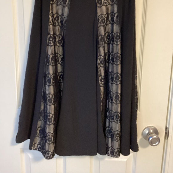 Black lace midi skirt-size medium - Picture 2 of 4